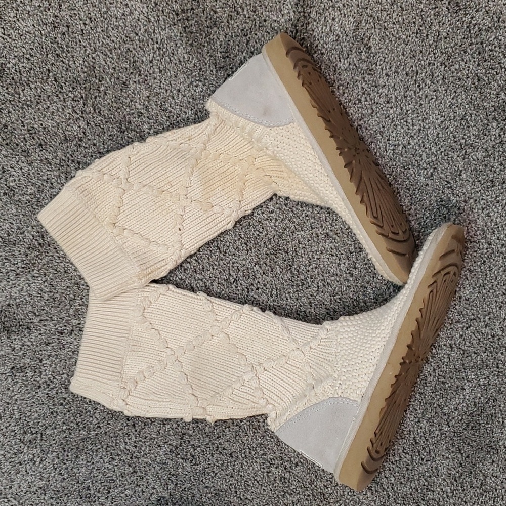 Ugg Australia Women 5879 Sweater Cardi Short Ankle Shoes boots sz 8 - Picture 2 of 6